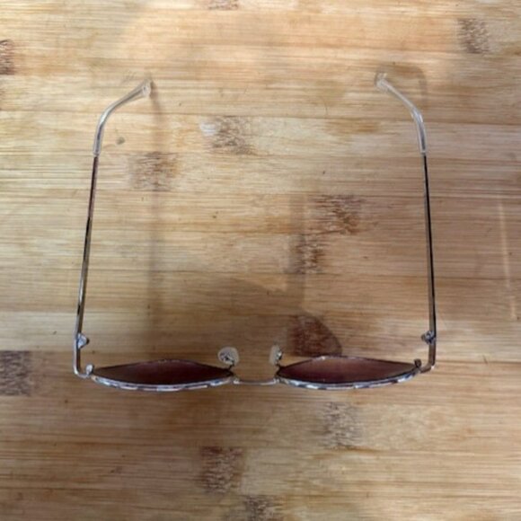 Retro Heart-Shaped Wire (Silver / Chrome) Frame Sunglasses - Picture 5 of 16